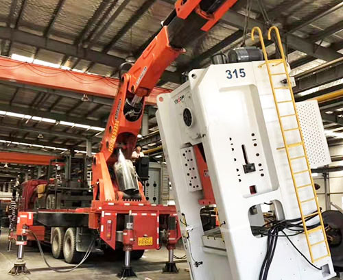 张家口桥东提升工作效率，选择优质折臂吊租赁服务