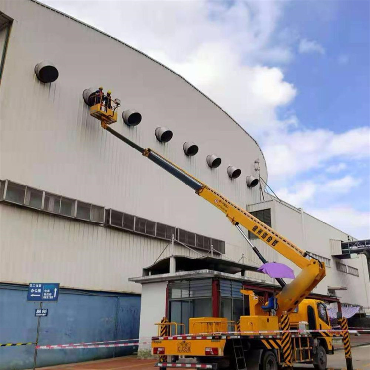 张家口桥东高空作业车出租服务：专业广告牌安装解决方案