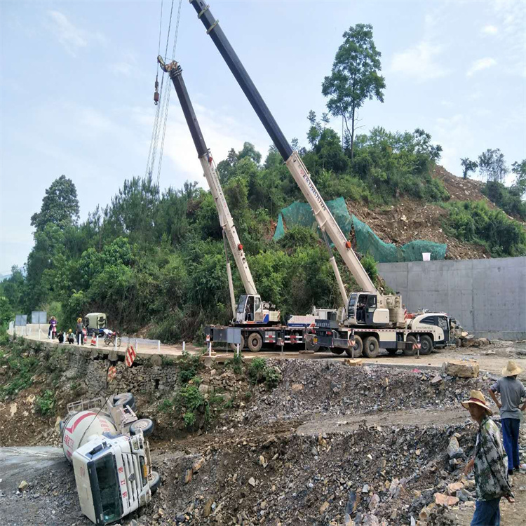张家口桥东汽车掉沟里叫吊车救援要多少钱